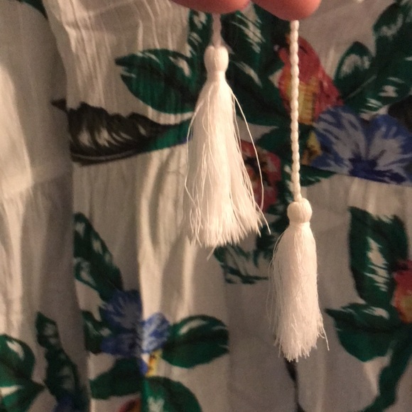 Adorable and flattering Old Navy Boho Blouse - like new! - Picture 4 of 6